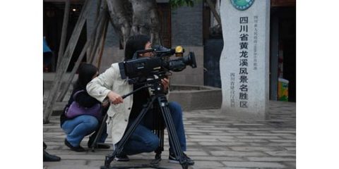 專業(yè)團隊策劃與制作電視專題片、企業(yè)形象宣傳片、各類紀錄片、微電影、影視劇,制作并投放影視廣告、影視劇廣告、電視廣告,文化創(chuàng)意產(chǎn)業(yè)項目,文化藝術(shù)交流,市場營銷策劃,企業(yè)形象策劃,藝人宣傳推廣包裝,報紙等